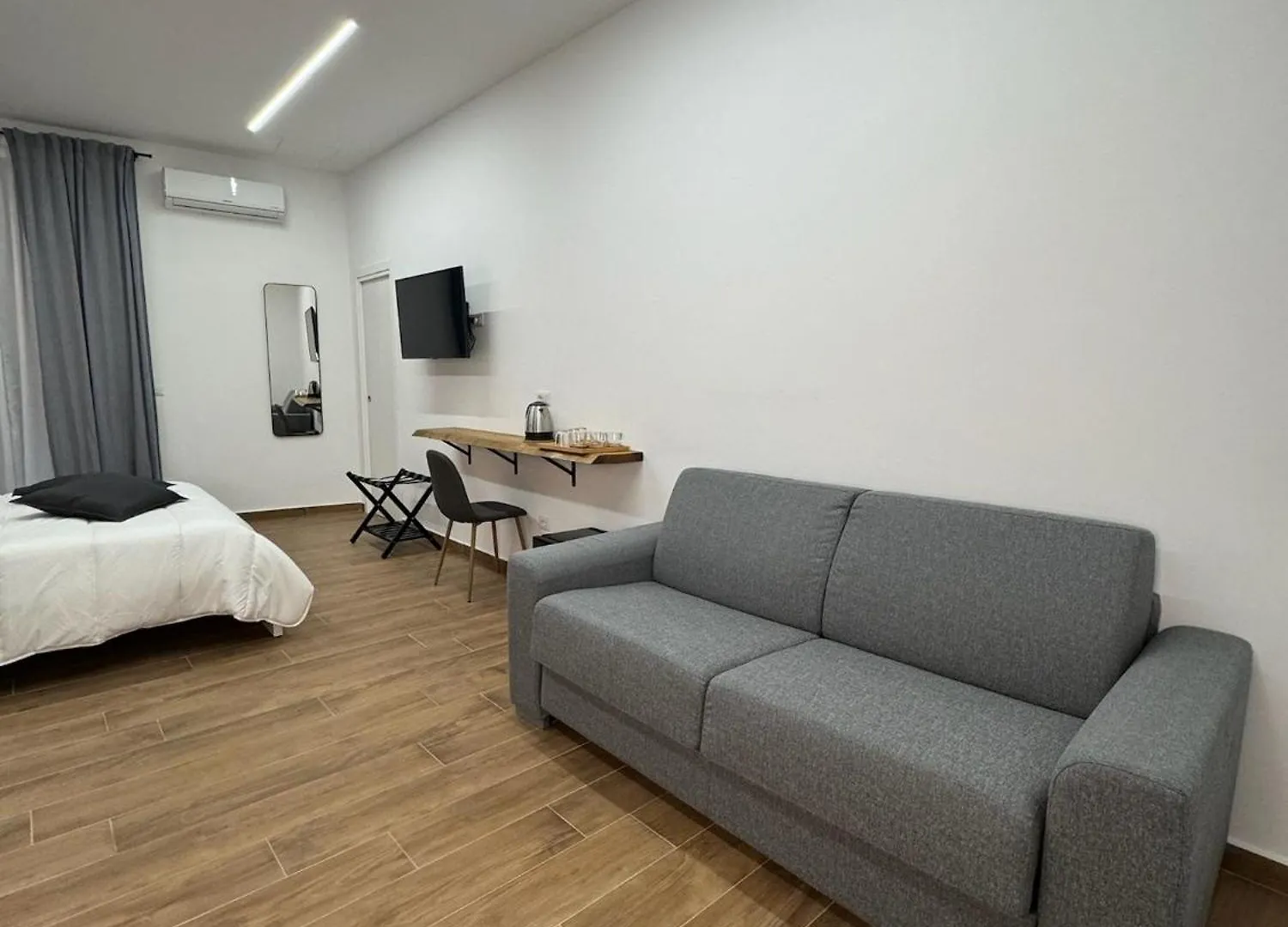 Conte Di Mola 67 Bed & Breakfast Naples